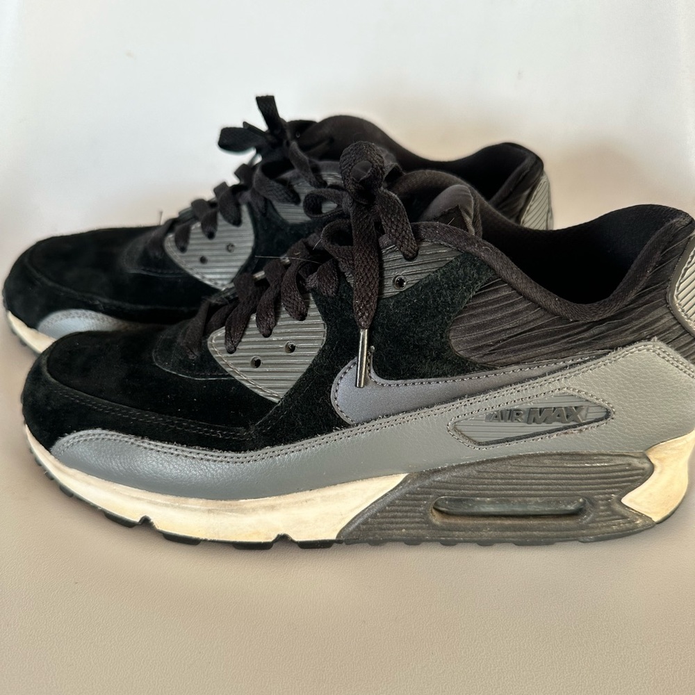 Nike Air Max women’s size 9.5
